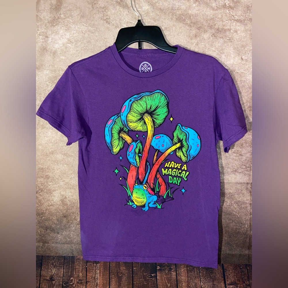 DOM-Have a Magical Day Mushroom T-Shirt-Unisex Small-NWOT 🍄🍄🟫